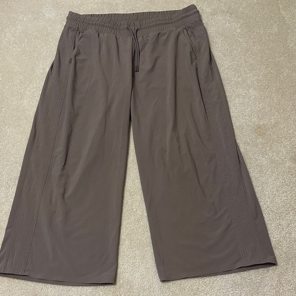 Athleta Stylish Brown Wide-Leg cropped Pants draw string waist 4 pocket sz 16 - Picture 1 of 11